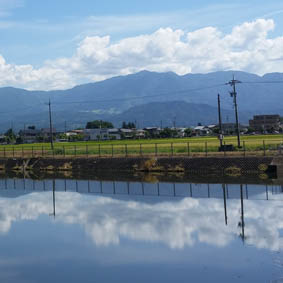 揚水機場にも水鏡